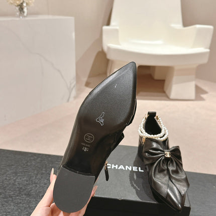 SHORT BOOTS IN BLACK SHEEPSKIN WITH BOW