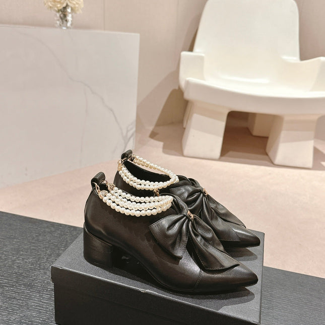 SHORT BOOTS IN BLACK SHEEPSKIN WITH BOW