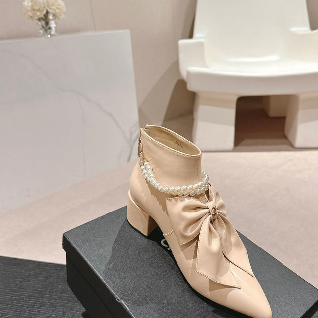 SHORT BOOTS IN BISQUE CREAM SHEEPSKIN WITH BOW