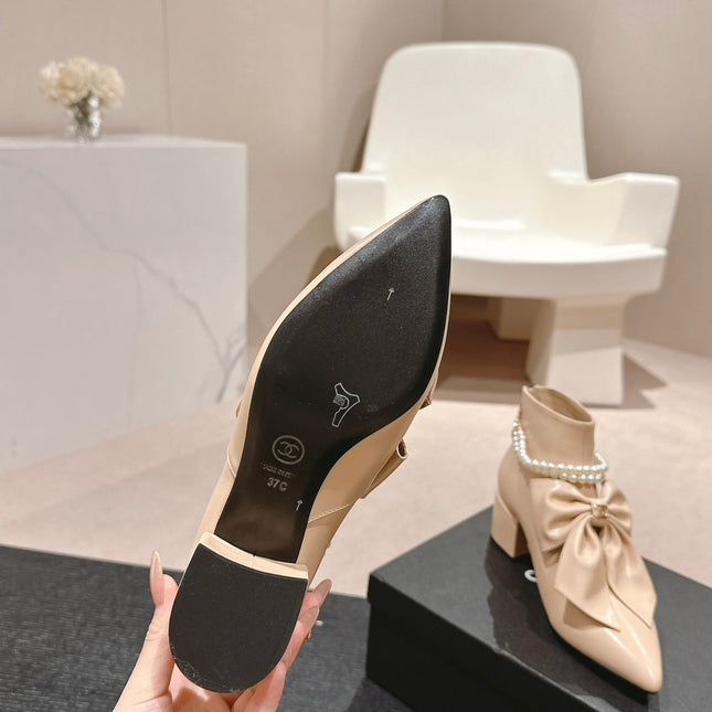 SHORT BOOTS IN BISQUE CREAM SHEEPSKIN WITH BOW