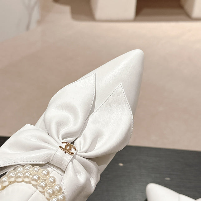 SHORT BOOTS IN WHITE SHEEPSKIN WITH BOW