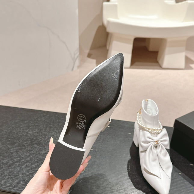 SHORT BOOTS IN WHITE SHEEPSKIN WITH BOW