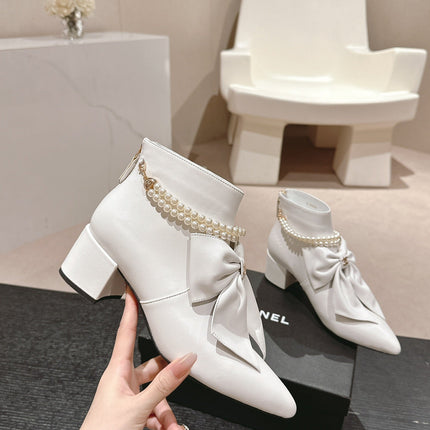 SHORT BOOTS IN WHITE SHEEPSKIN WITH BOW