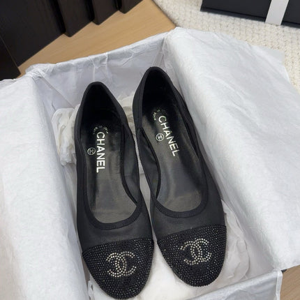 BALLET FLAT IN BLACK FABRIC AND MESH WITH CRYSTALS