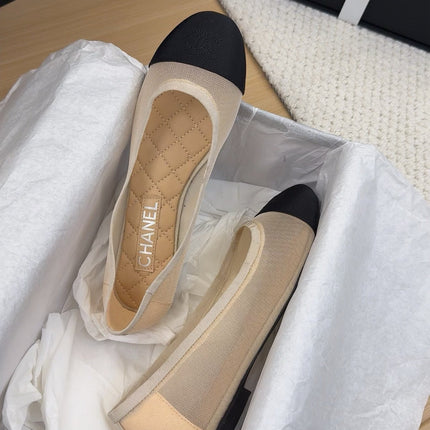 BALLET FLAT IN BLACK FABRIC AND BEIGE MESH