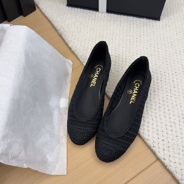 BALLERINAS IN BLACK RAFFIA