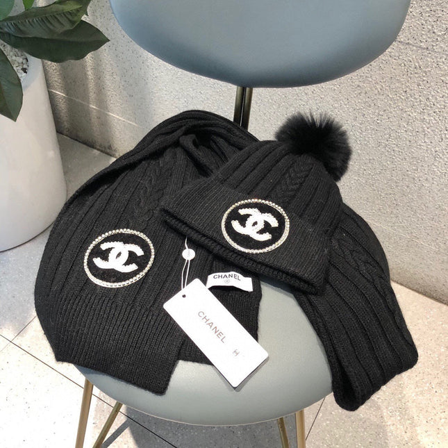 SET BEANIE HAT AND SCARF IN BLACK WOOL 424024