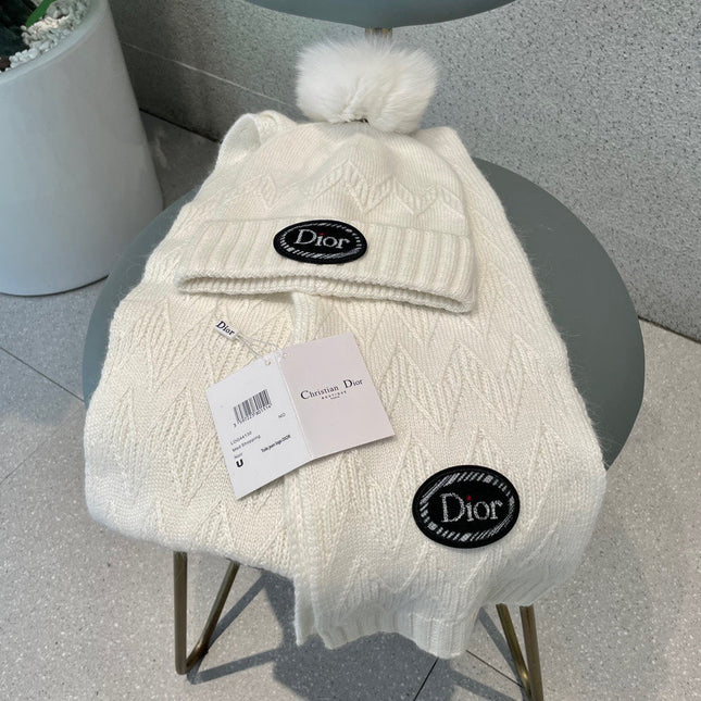SET KNITTED SCARF AND HAT IN WHITE WOOL AND FOX FUR 434630