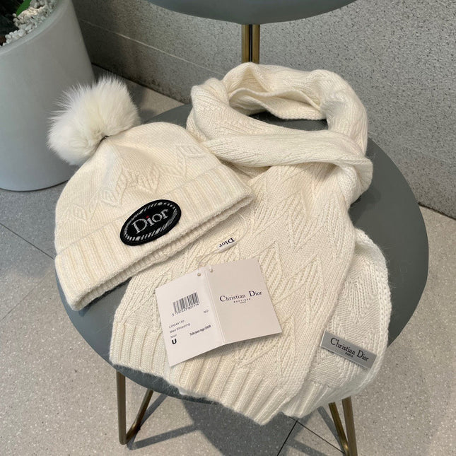 SET KNITTED SCARF AND HAT IN WHITE WOOL AND FOX FUR 434630