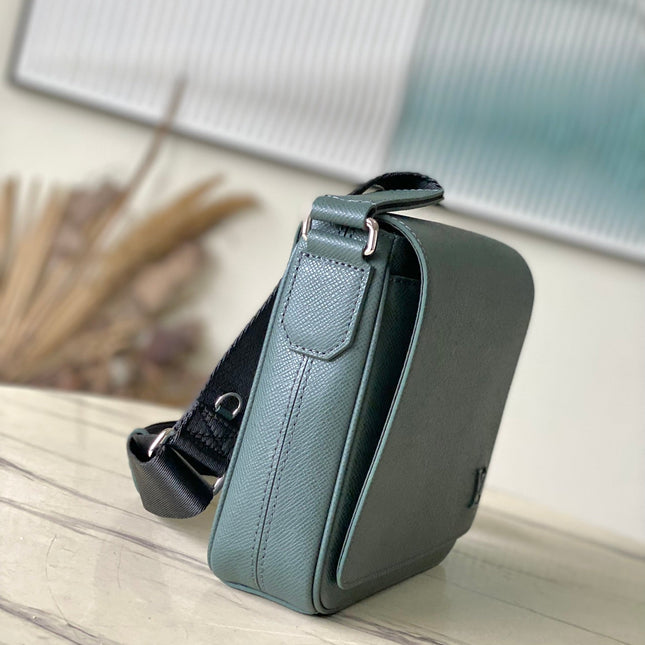 DISTRICT PM 26 IN CELESTE GREEN CALFSKIN
