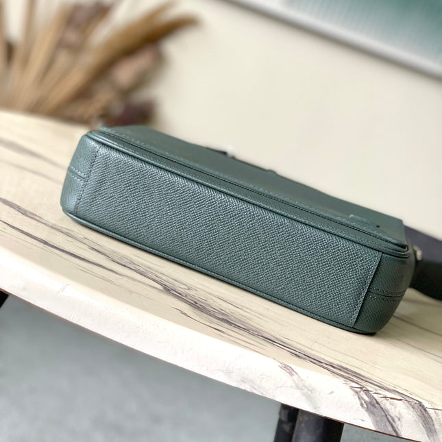 DISTRICT PM 26 IN CELESTE GREEN CALFSKIN