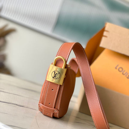 LOW KEY BUMBAG 28 IN SPANISH ORANGE CALFSKIN GOLD BUCKLE