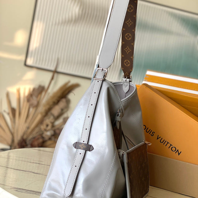 CARRYALL VIBE MM 39 IN TRIANON GRAY SHINY LAMBSKIN