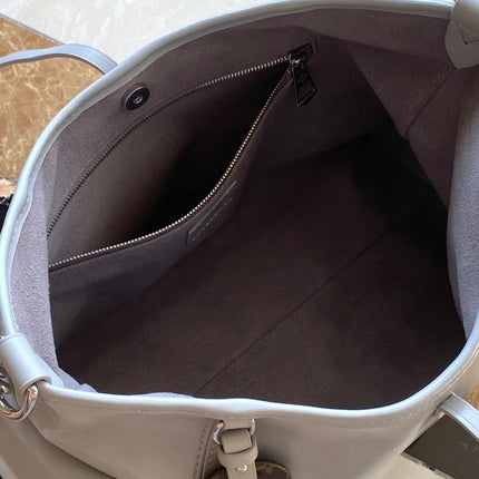 CARRYALL VIBE 33 IN TRIANON GRAY SHINY LAMBSKIN
