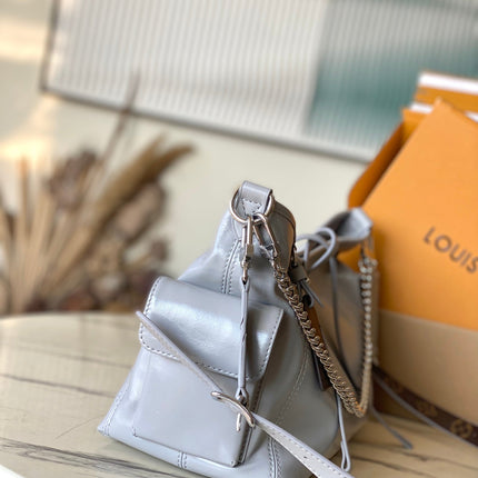 CARRYALL VIBE 33 IN TRIANON GRAY SHINY LAMBSKIN