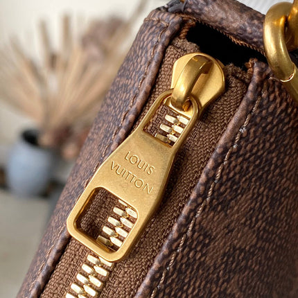 POCHETTE ACCESSOIRE XL 28 IN BROWN MONOGRAM DUST CANVAS