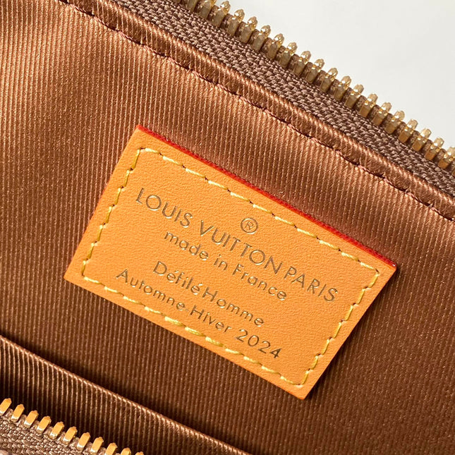 POCHETTE ACCESSOIRE XL 28 IN BROWN MONOGRAM DUST CANVAS