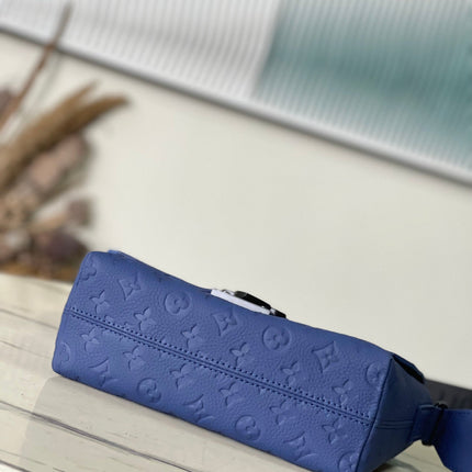 S-CAPE MESSENGER 28 IN SAPPHIRE BLUE TAURILLON