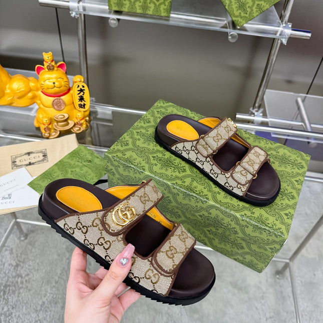 GG SANDALS IN DARK BROWN CALFSKIN AND BEIGE FABRIC WITH GOLD HARDWARE