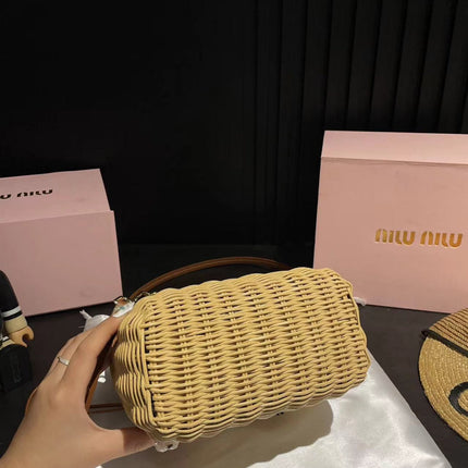 BASKET BAG 18 IN BEIGE/TAN WICKER AND LEATHER