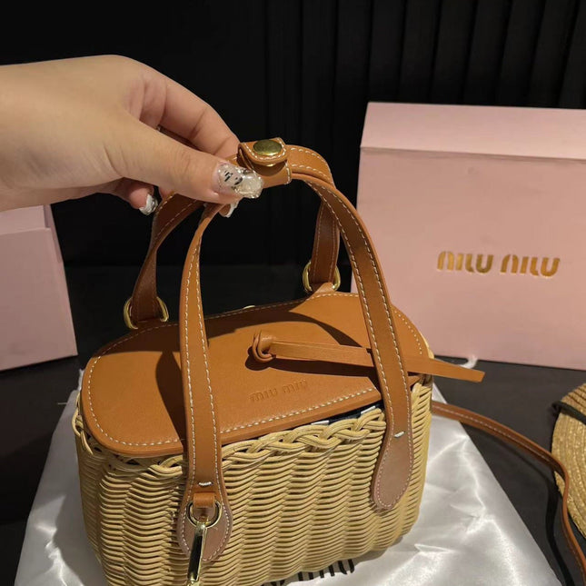 BASKET BAG 18 IN BEIGE/TAN WICKER AND LEATHER