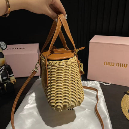 BASKET BAG 18 IN BEIGE/TAN WICKER AND LEATHER