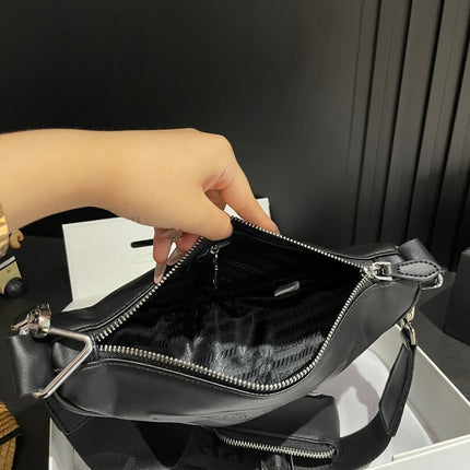 PRA TRIANGLE 26 SHOULDER BAG IN BLACK CALFSKIN