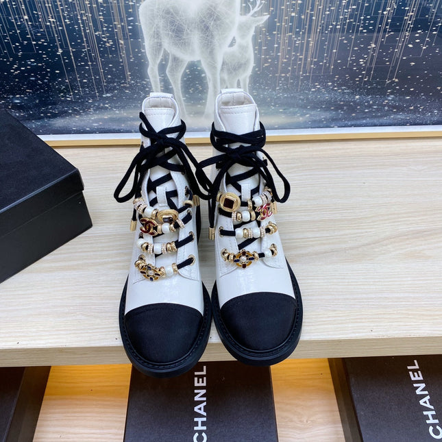 CC COMBAT BOOTS IN WHITE WRINKLED CALFSKIN AND BLACK GROSGRAIN WITH FAUX PEARL