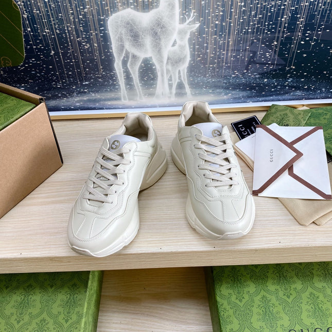 GG COUPLE TRAINER WHITE CALFSKIN WITH STRAWBERRY ICON