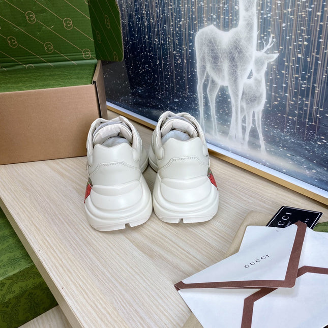 GG COUPLE TRAINER WHITE CALFSKIN WITH STRAWBERRY ICON