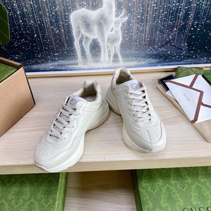 GG COUPLE TRAINER WHITE CALFSKIN WITH TWO CATS ICON