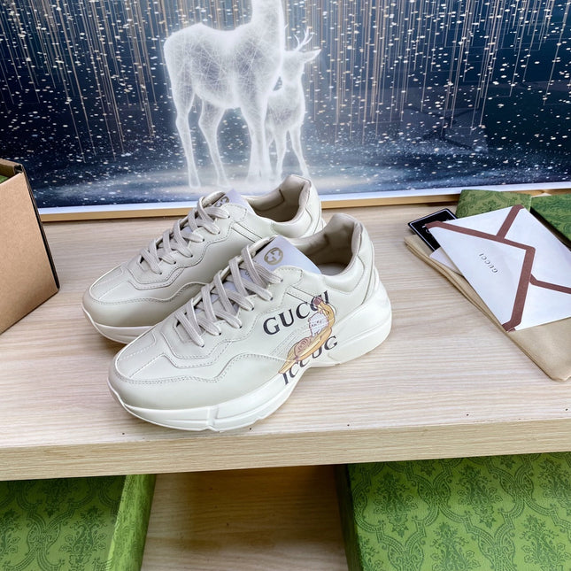 GG COUPLE TRAINER WHITE CALFSKIN WITH TWO CATS ICON