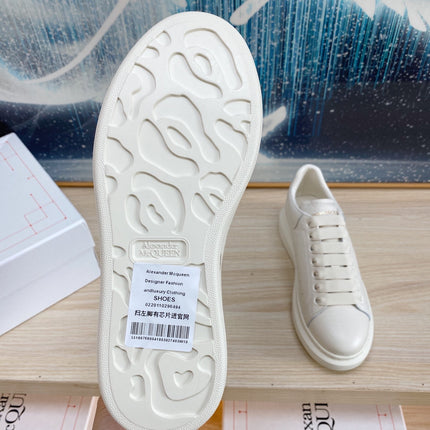 OVERSIZED SNEAKERS IN WHITE TEXTURED CALFSKIN