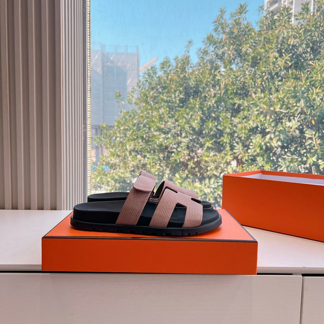 CHYPRE SANDAL IN PEACH PINK SHINY GRAINED CALFSKIN