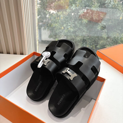 CHYPRE SANDAL IN BLACK CALFSKIN