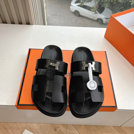 CHYPRE SANDAL IN BLACK CALFSKIN