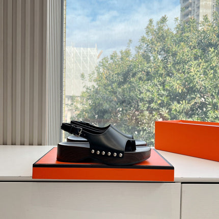 FLAT SANDAL IN BLACK CALFSKIN