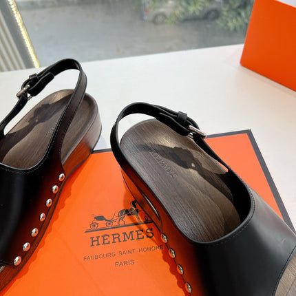 FLAT SANDAL IN BLACK CALFSKIN