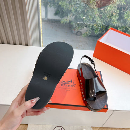 FLAT SANDAL IN BRUNETTE BROWN CALFSKIN