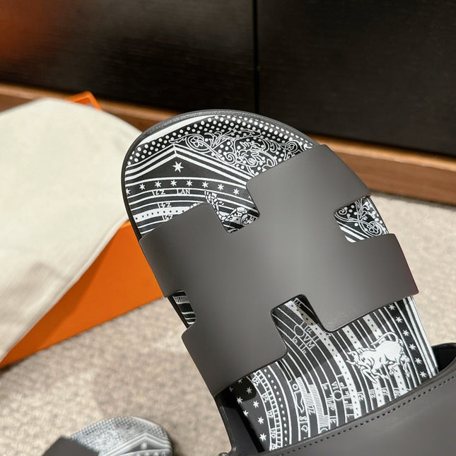 CHYPRE SANDAL BLACK CALFSKIN UNIQUE