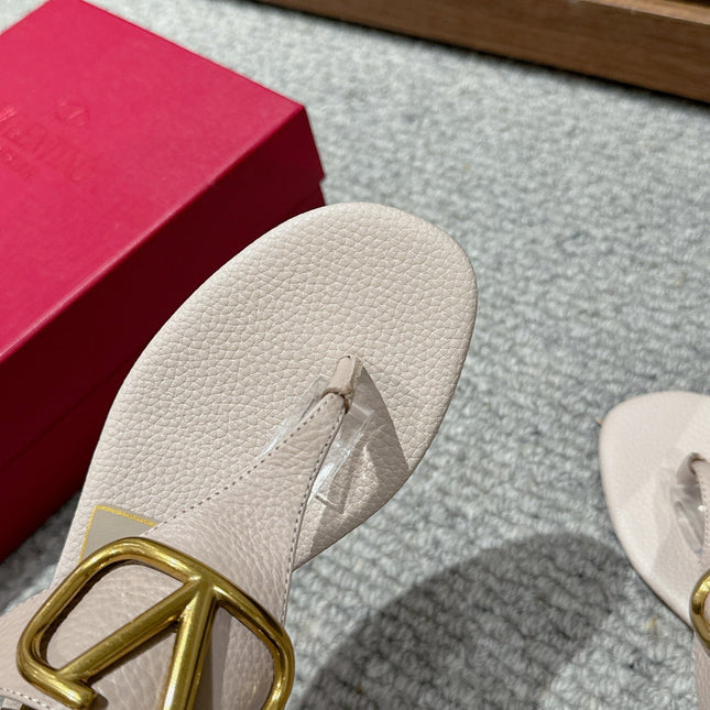 THONG SANDAL IN BEIGE CALFSKIN WITH GOLD LOGO