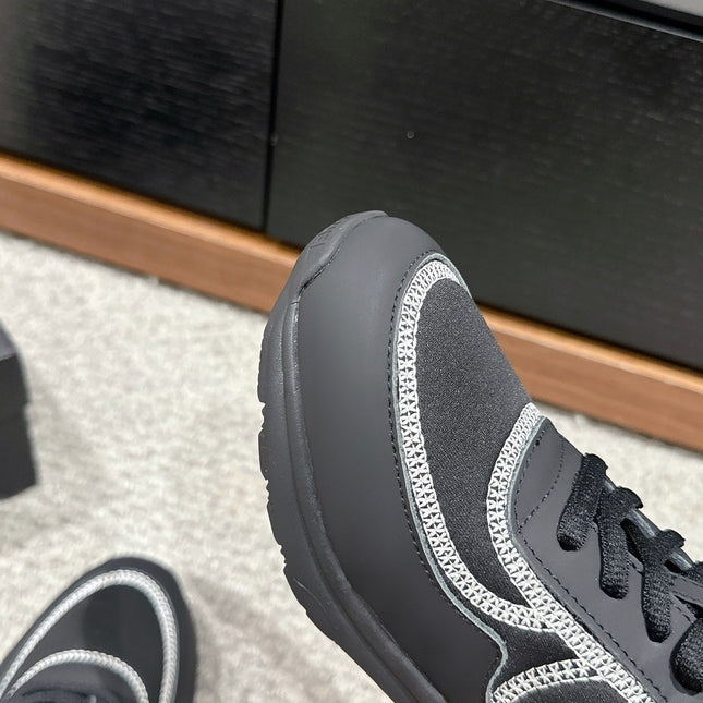 CLASSIC TRAINER IN BLACK FABRIC