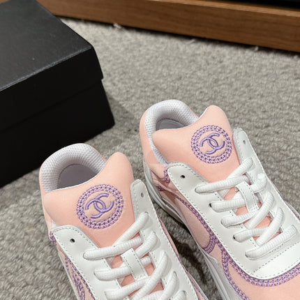 CLASSIC TRAINER IN LIGHT PINK MIX WHITE FABRIC