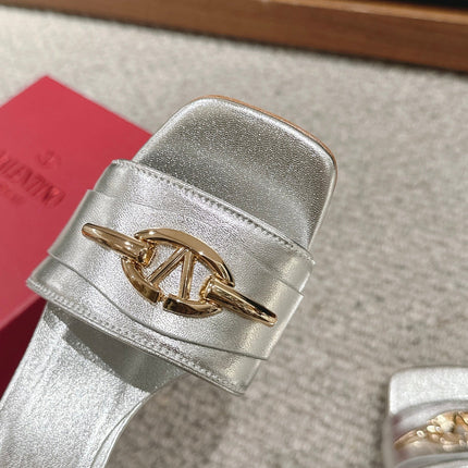 VLOGO SIGNATURE SLIDE SANDAL 60MM IN SILVER CALFSKIN