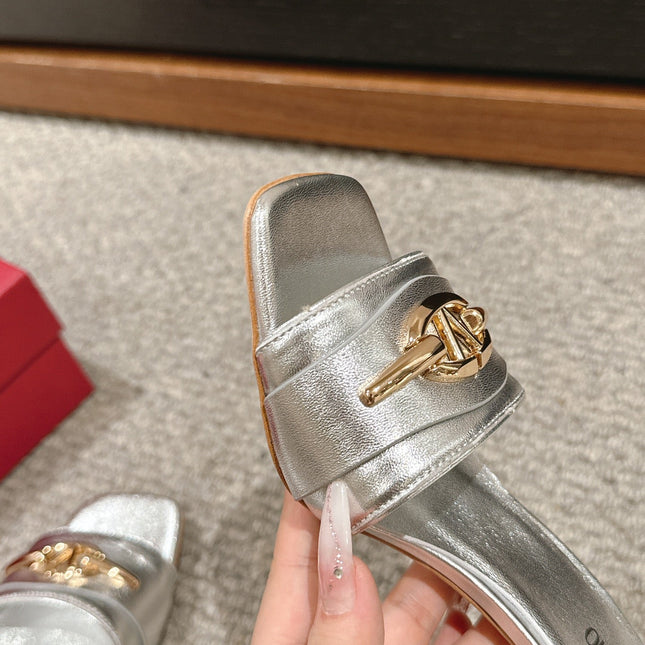 VLOGO SIGNATURE SLIDE SANDAL 60MM IN SILVER CALFSKIN