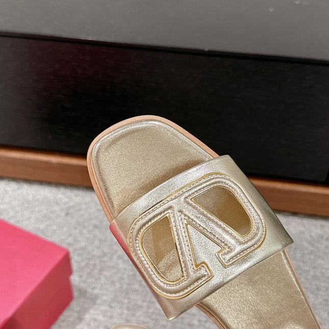 VLOGO CUT-OUT GOLD CALFSKIN SLIDE SANDAL