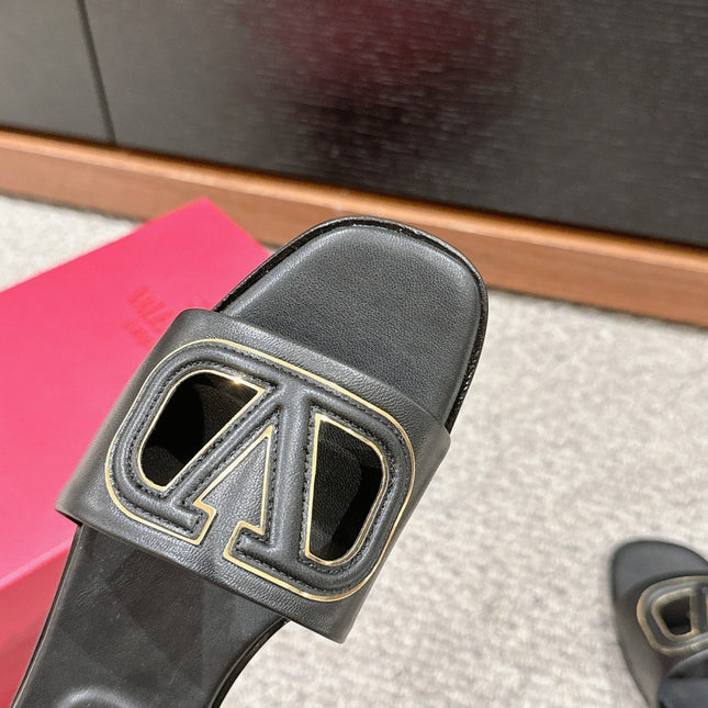 VLOGO CUT-OUT BLACK CALFSKIN SLIDE SANDAL