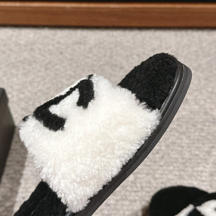 CC SLIPPERS IN BLACK MIX WHITE FLEECE