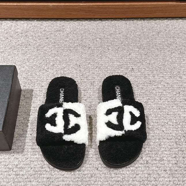 CC SLIPPERS IN BLACK MIX WHITE FLEECE