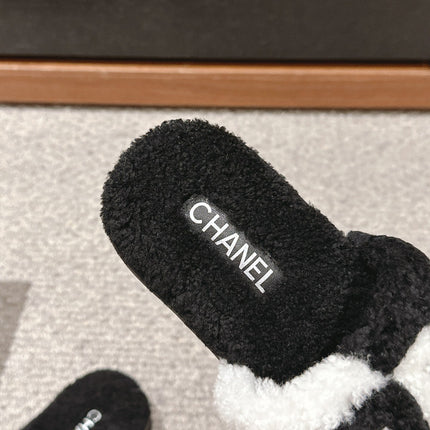 CC SLIPPERS IN BLACK MIX WHITE FLEECE